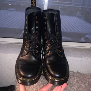 DR. MARTENS